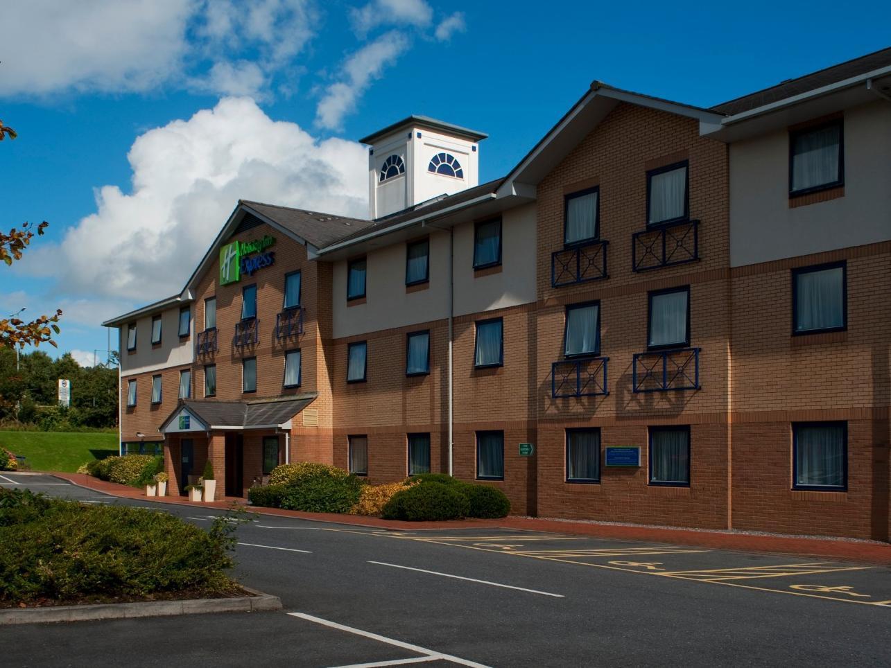 Holiday Inn Express Swansea East By Ihg מראה חיצוני תמונה