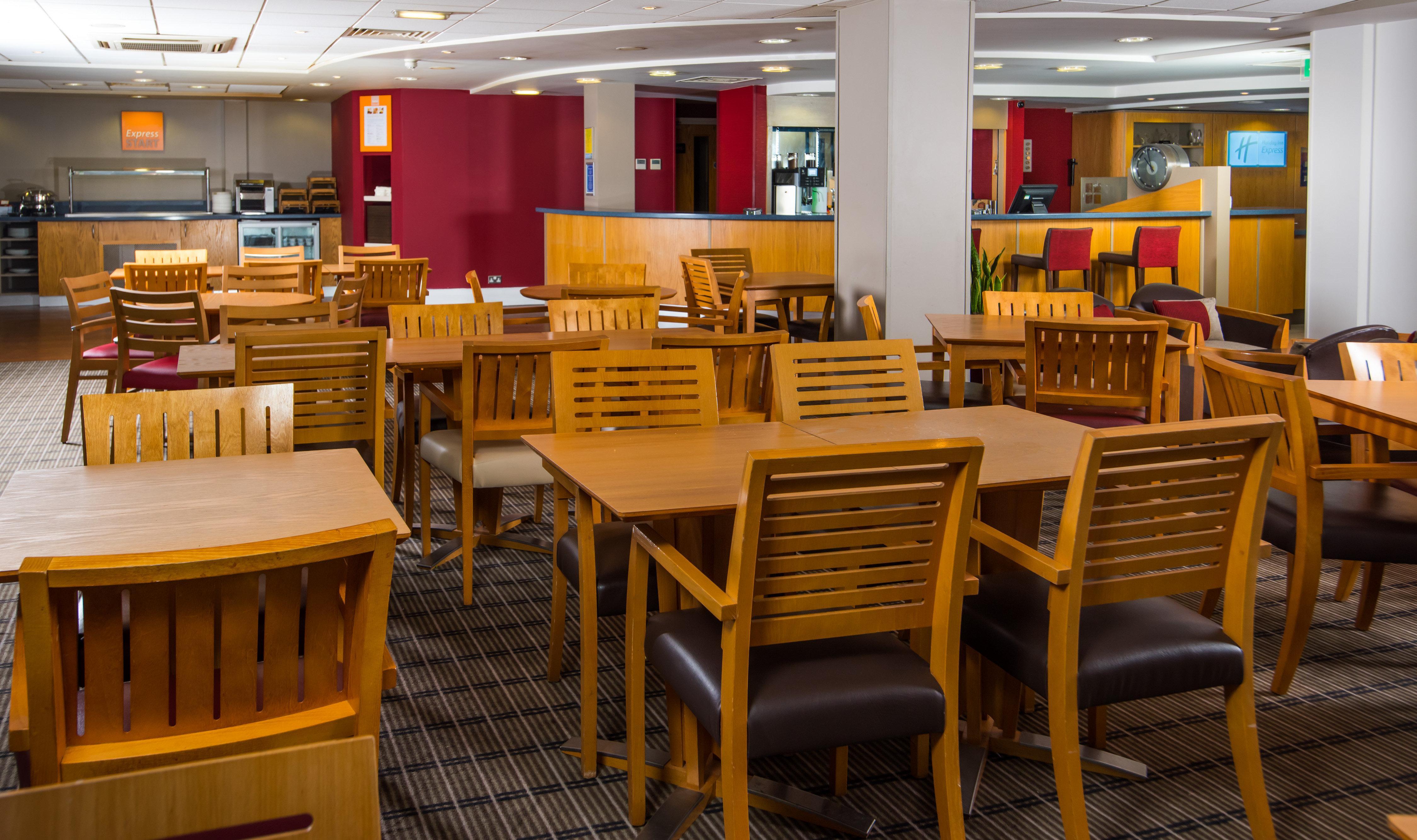 Holiday Inn Express Swansea East By Ihg מראה חיצוני תמונה