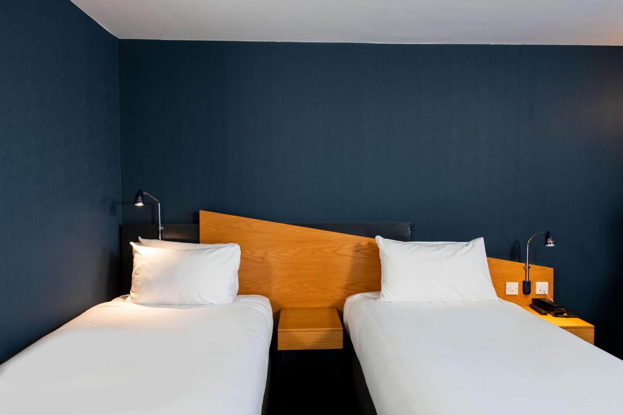 Holiday Inn Express Swansea East By Ihg מראה חיצוני תמונה