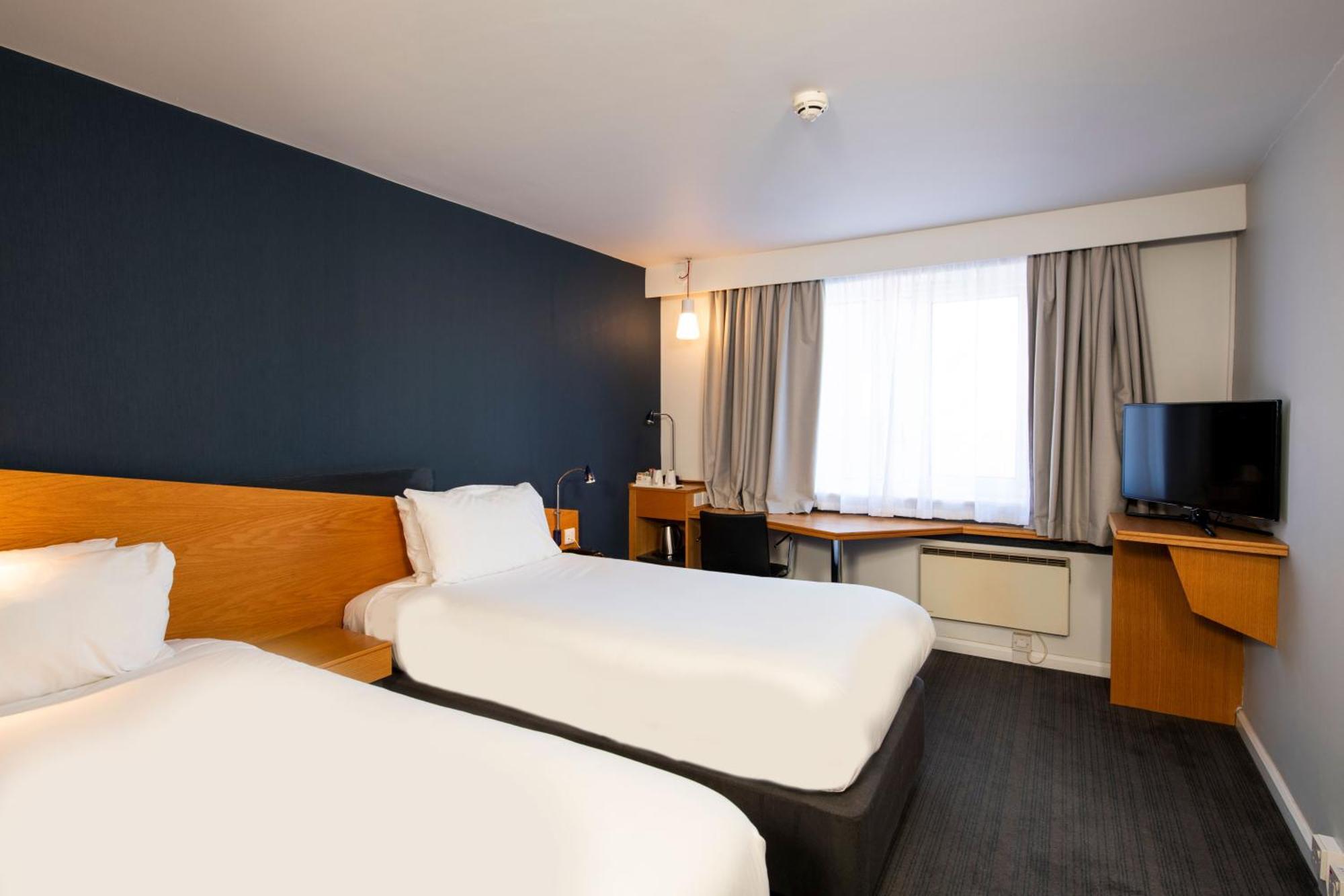 Holiday Inn Express Swansea East By Ihg מראה חיצוני תמונה