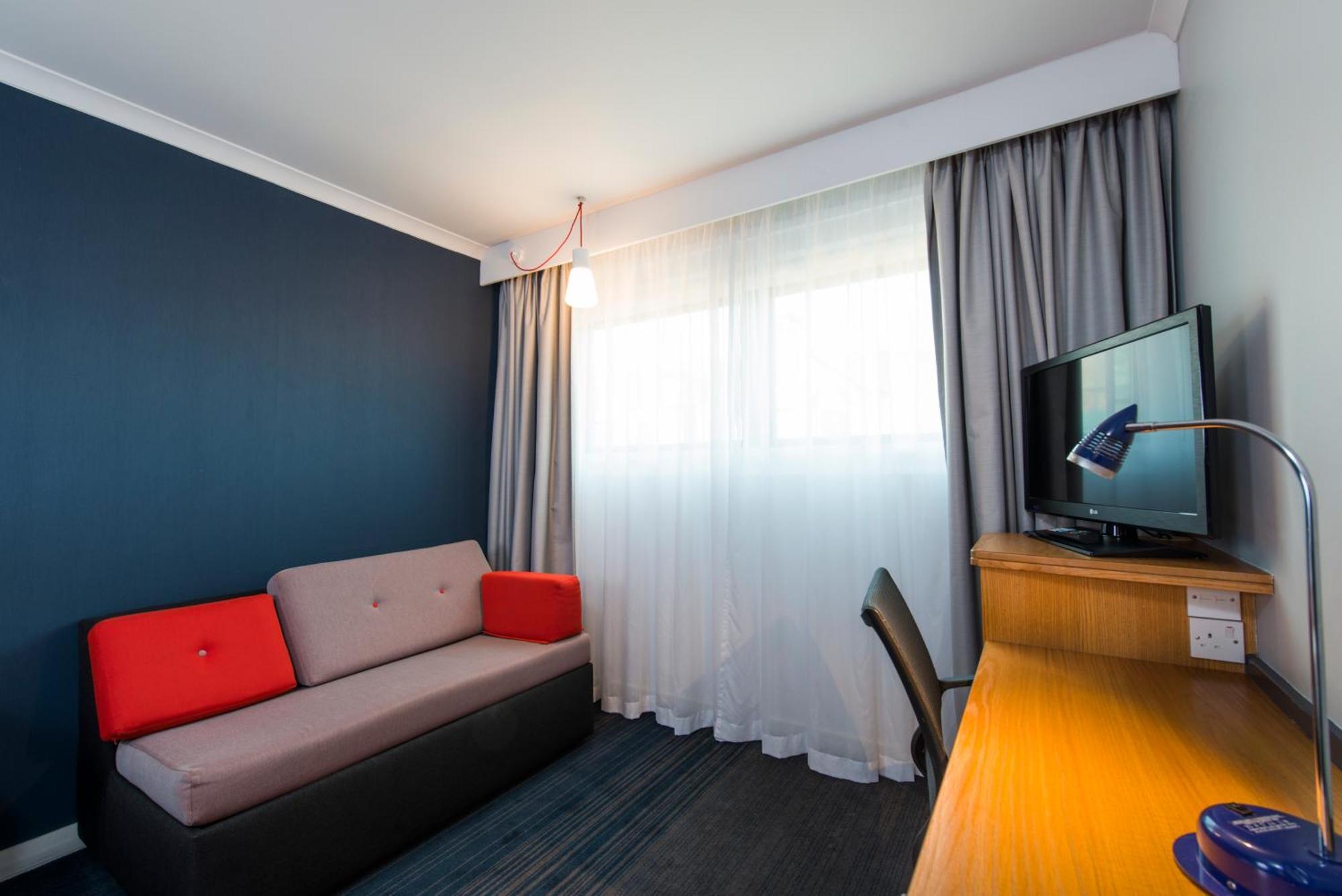 Holiday Inn Express Swansea East By Ihg מראה חיצוני תמונה
