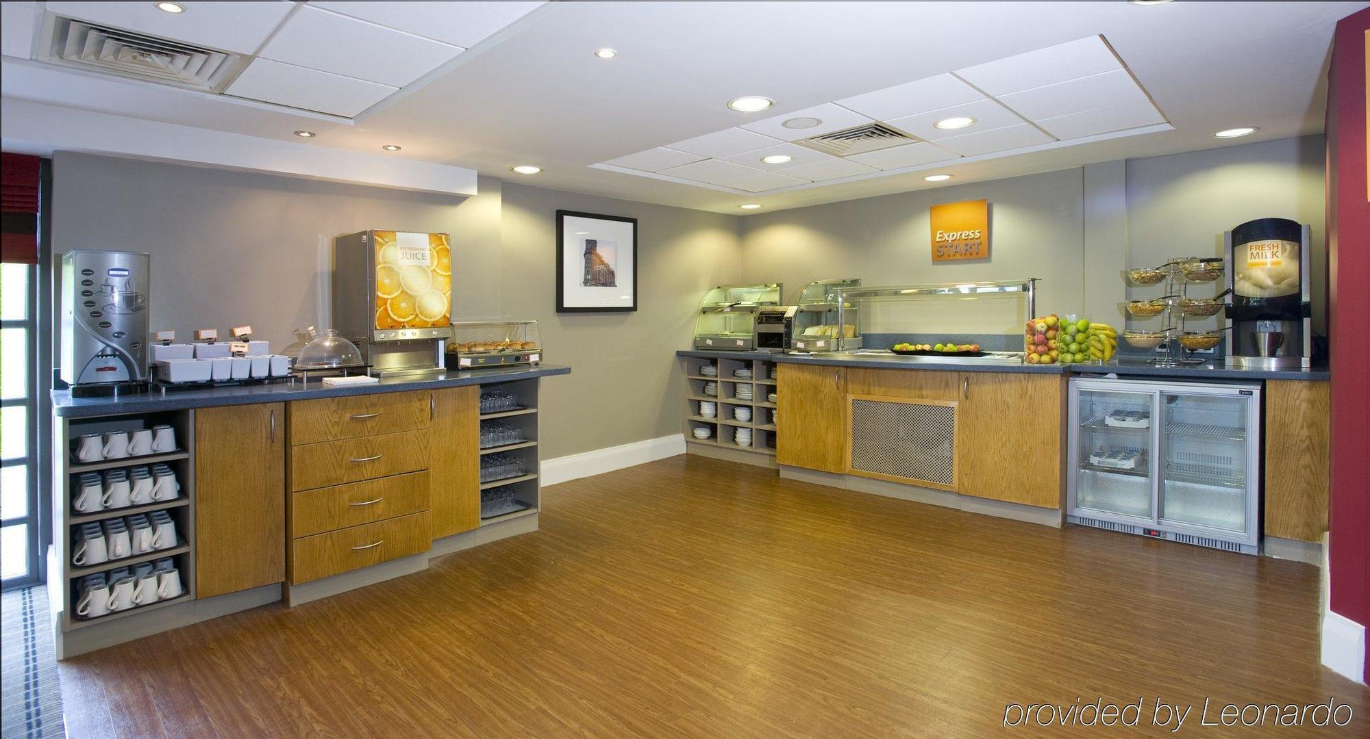 Holiday Inn Express Swansea East By Ihg מסעדה תמונה