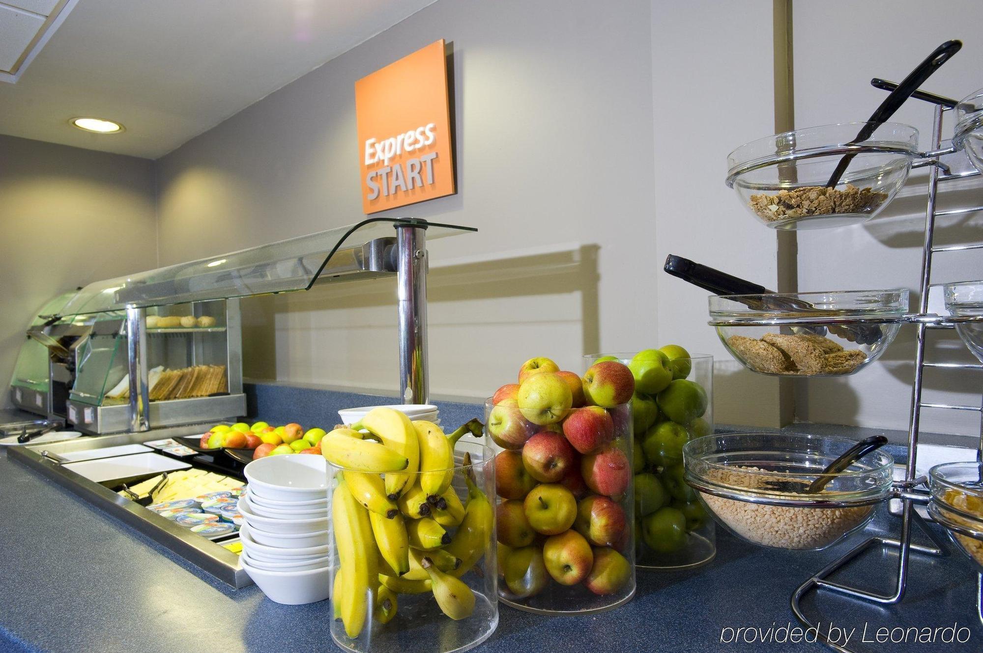 Holiday Inn Express Swansea East By Ihg מסעדה תמונה