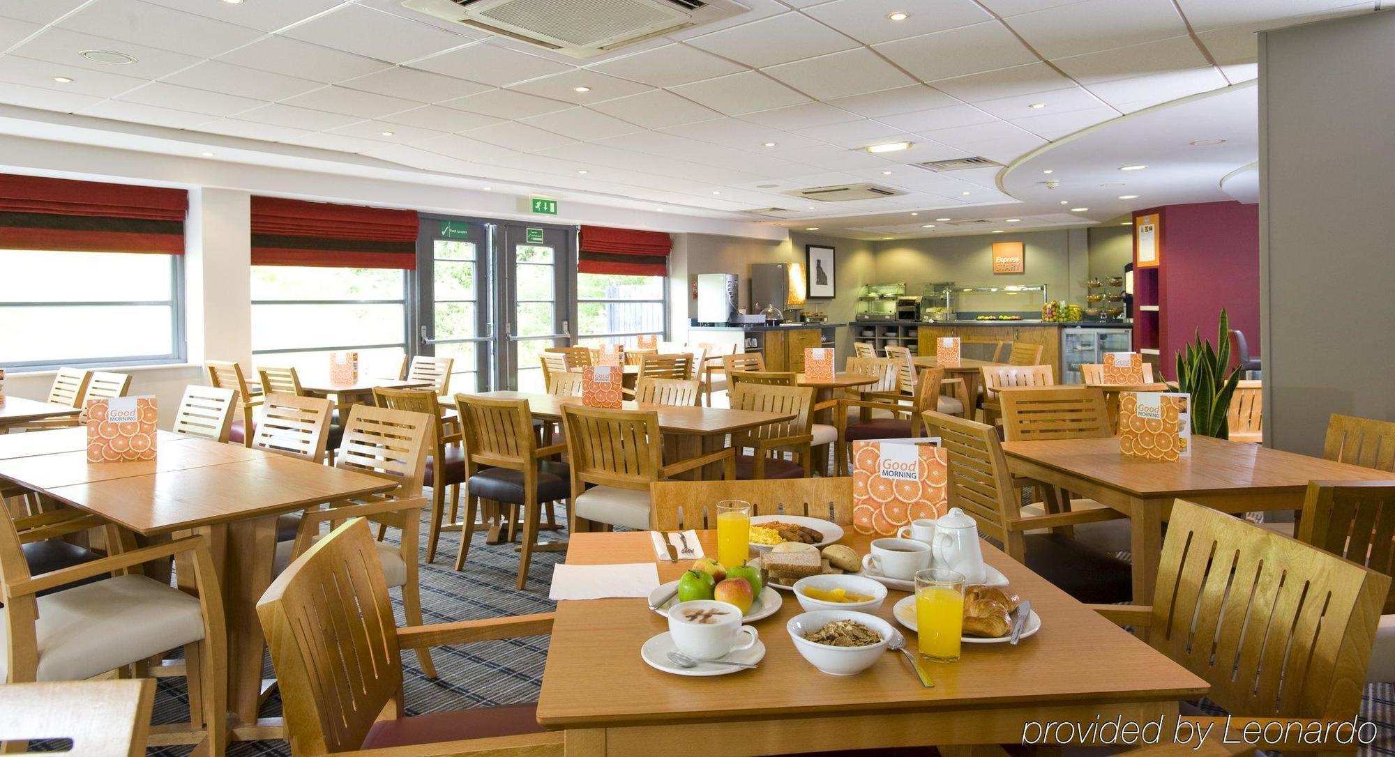 Holiday Inn Express Swansea East By Ihg מראה חיצוני תמונה