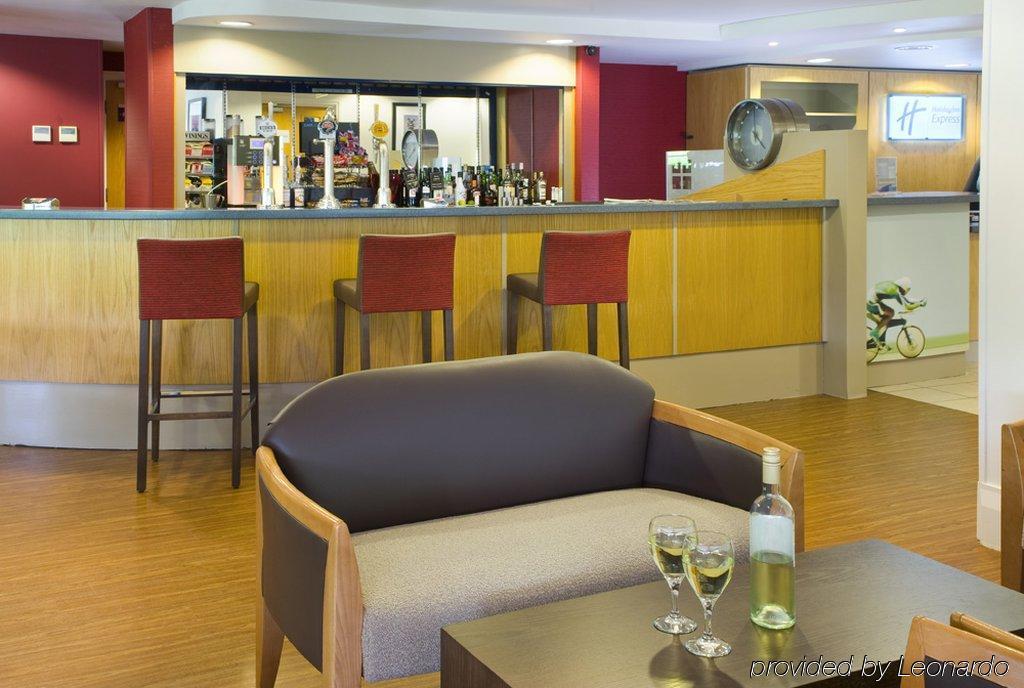 Holiday Inn Express Swansea East By Ihg מסעדה תמונה