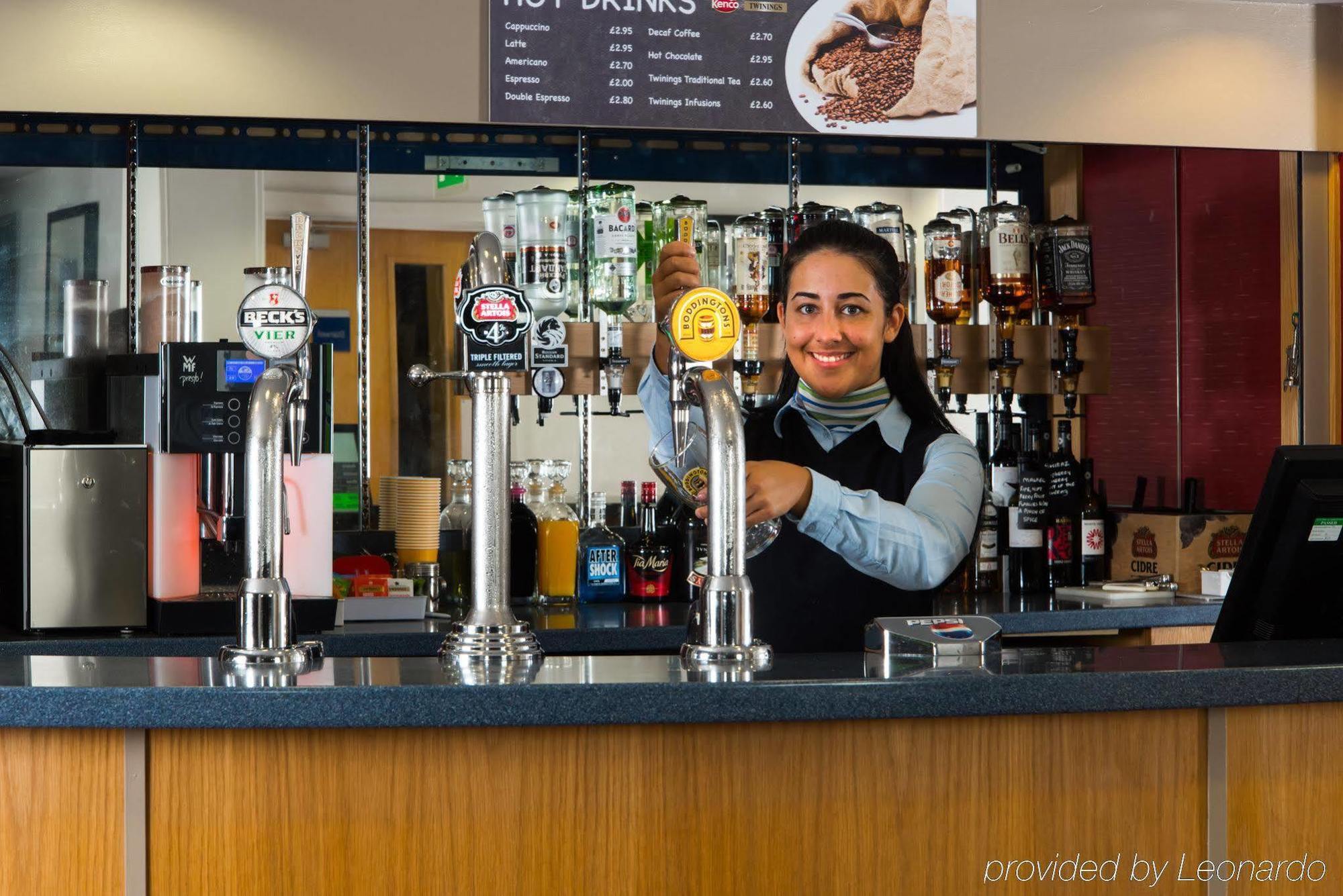 Holiday Inn Express Swansea East By Ihg מראה חיצוני תמונה